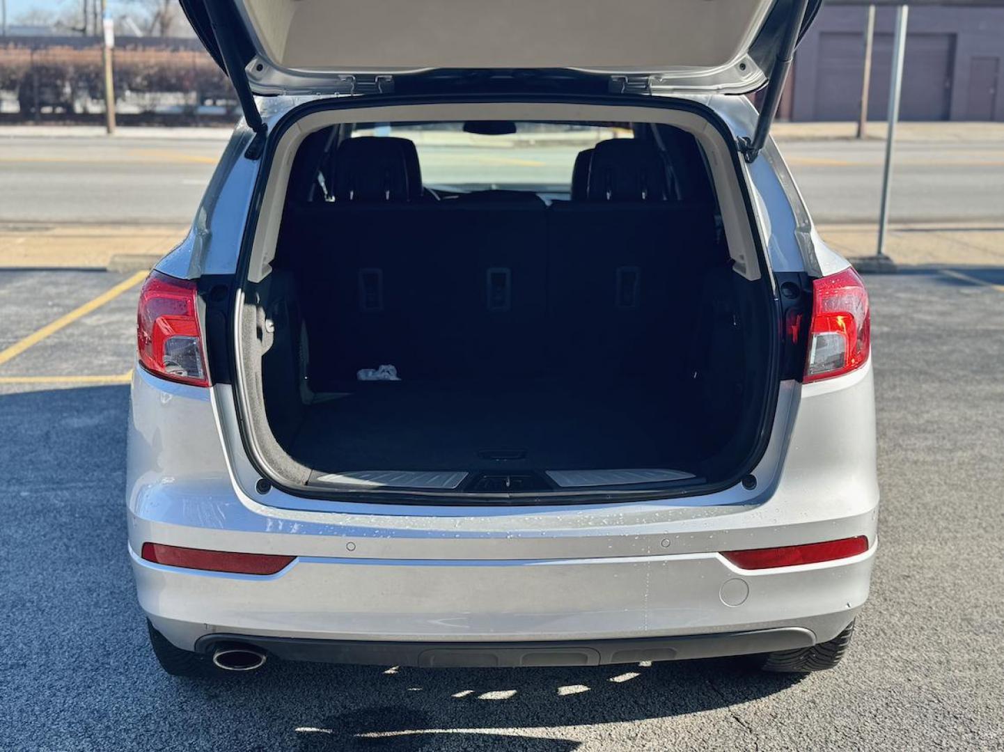 2017 SILVER Buick Envision Essense (LRBFXBSA5HD) with an 2.5L L4 DOHC 24V engine, 6A transmission, located at 7600 S Western Ave., Chicago, IL, 60620, (773) 918-3980, 0.000000, 0.000000 - Photo#4