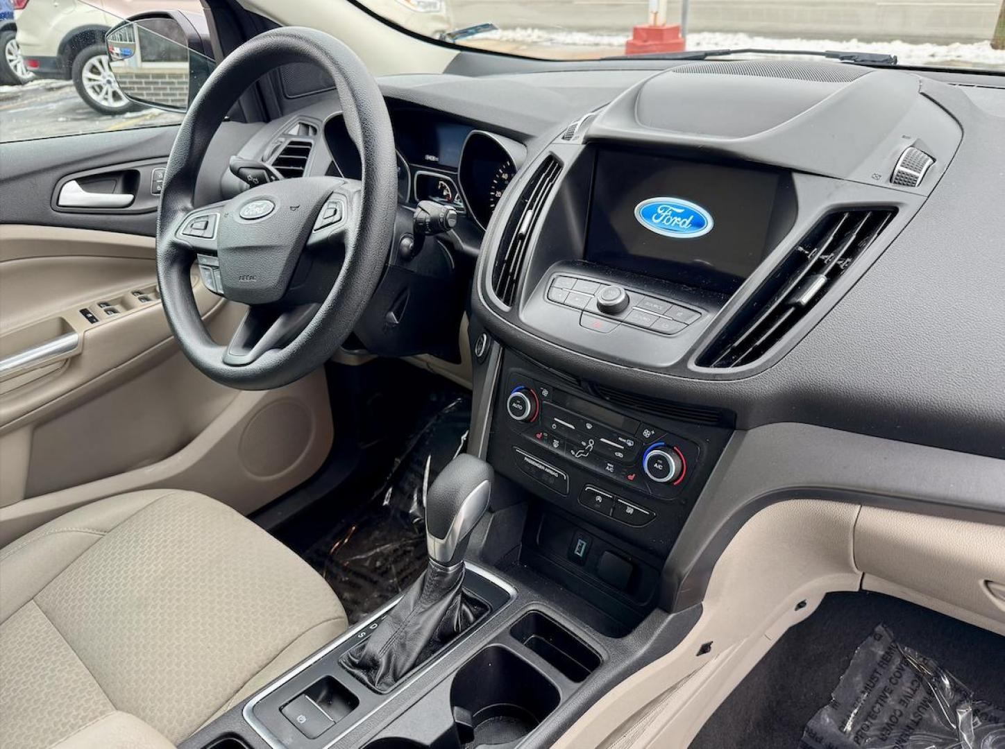 2019 BLACK Ford Escape SE FWD (1FMCU0GDXKU) with an 1.5L L4 DOHC 16V engine, 6A transmission, located at 7600 S Western Ave., Chicago, IL, 60620, (773) 918-3980, 0.000000, 0.000000 - Photo#8