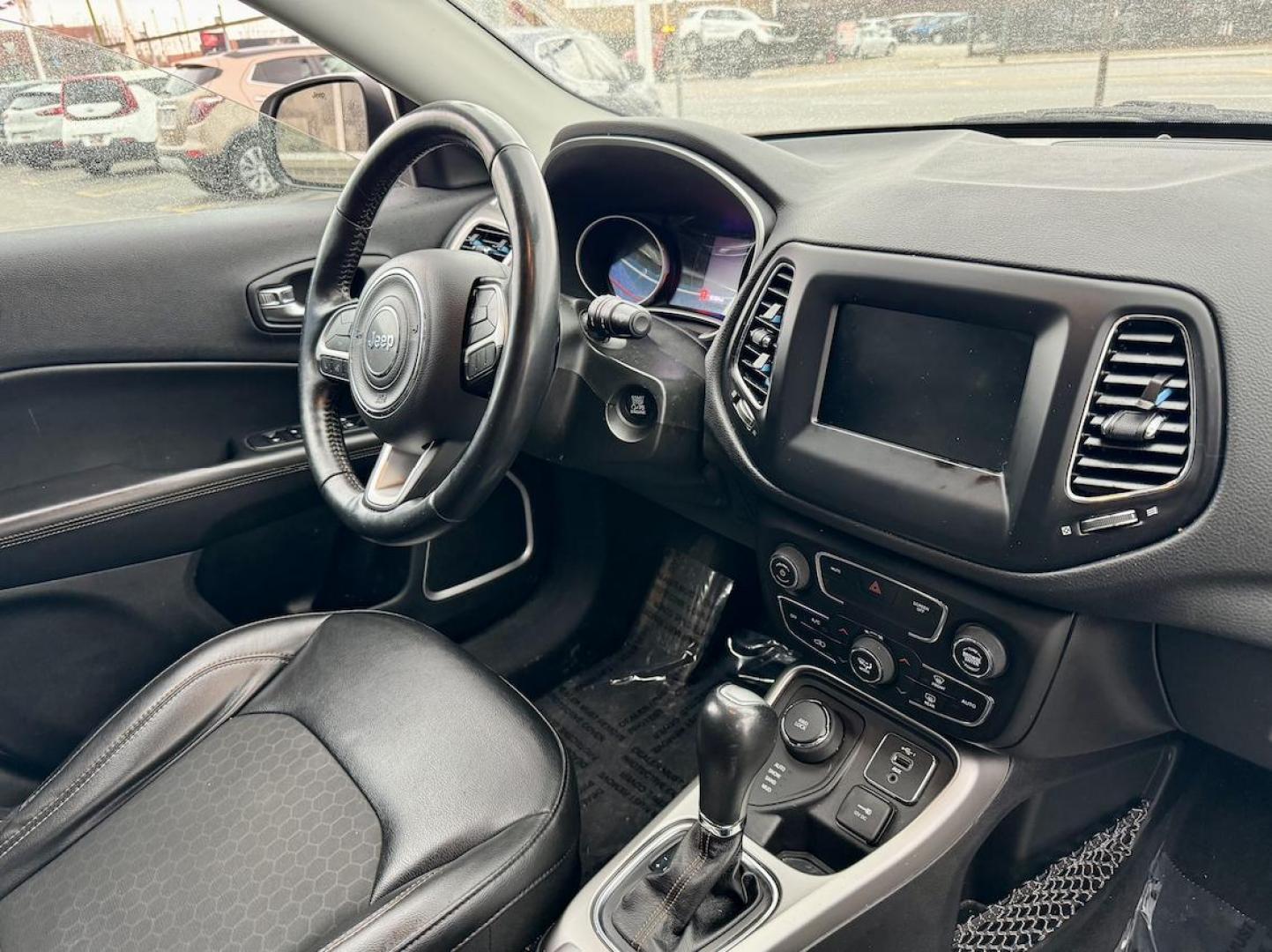 2019 GRAY Jeep Compass Sport 4WD (3C4NJDBB1KT) with an 2.4L L4 DOHC 16V engine, located at 7600 S Western Ave., Chicago, IL, 60620, (773) 918-3980, 0.000000, 0.000000 - Photo#8