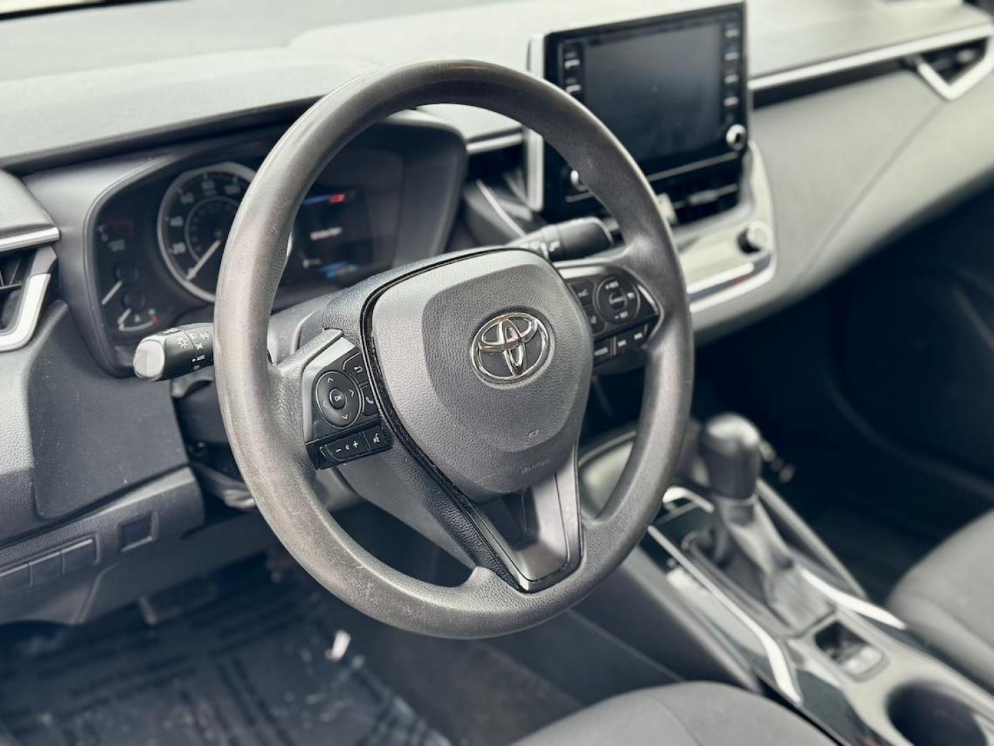 2020 WHITE Toyota Corolla LE (JTDEPRAE8LJ) with an 1.8L L4 DOHC 16V engine, CVT transmission, located at 7600 S Western Ave., Chicago, IL, 60620, (773) 918-3980, 0.000000, 0.000000 - Photo#6