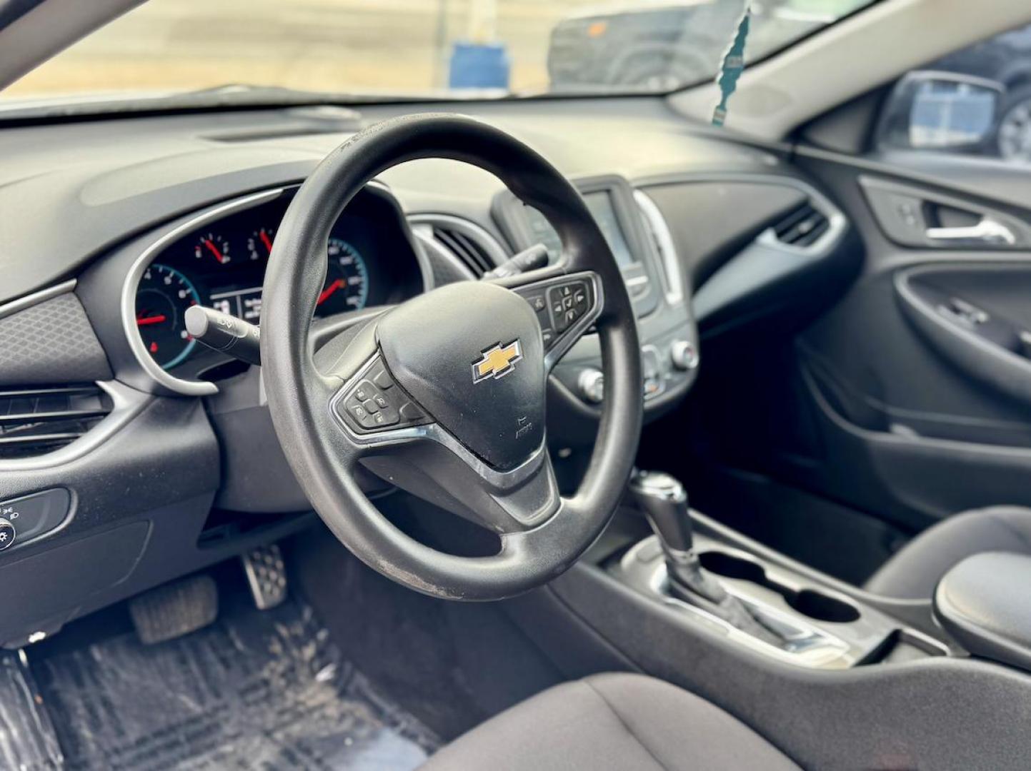 2016 SILVER Chevrolet Malibu LS (1G1ZB5ST5GF) with an 1.5L L4 DOHC 16V engine, 6A transmission, located at 7600 S Western Ave., Chicago, IL, 60620, (773) 918-3980, 0.000000, 0.000000 - Photo#5