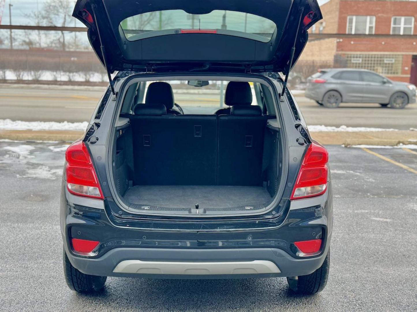 2019 BLACK Chevrolet Trax LT FWD (3GNCJLSB4KL) with an 1.4L L4 DOHC 16V engine, 6A transmission, located at 7600 S Western Ave., Chicago, IL, 60620, (773) 918-3980, 0.000000, 0.000000 - Photo#4