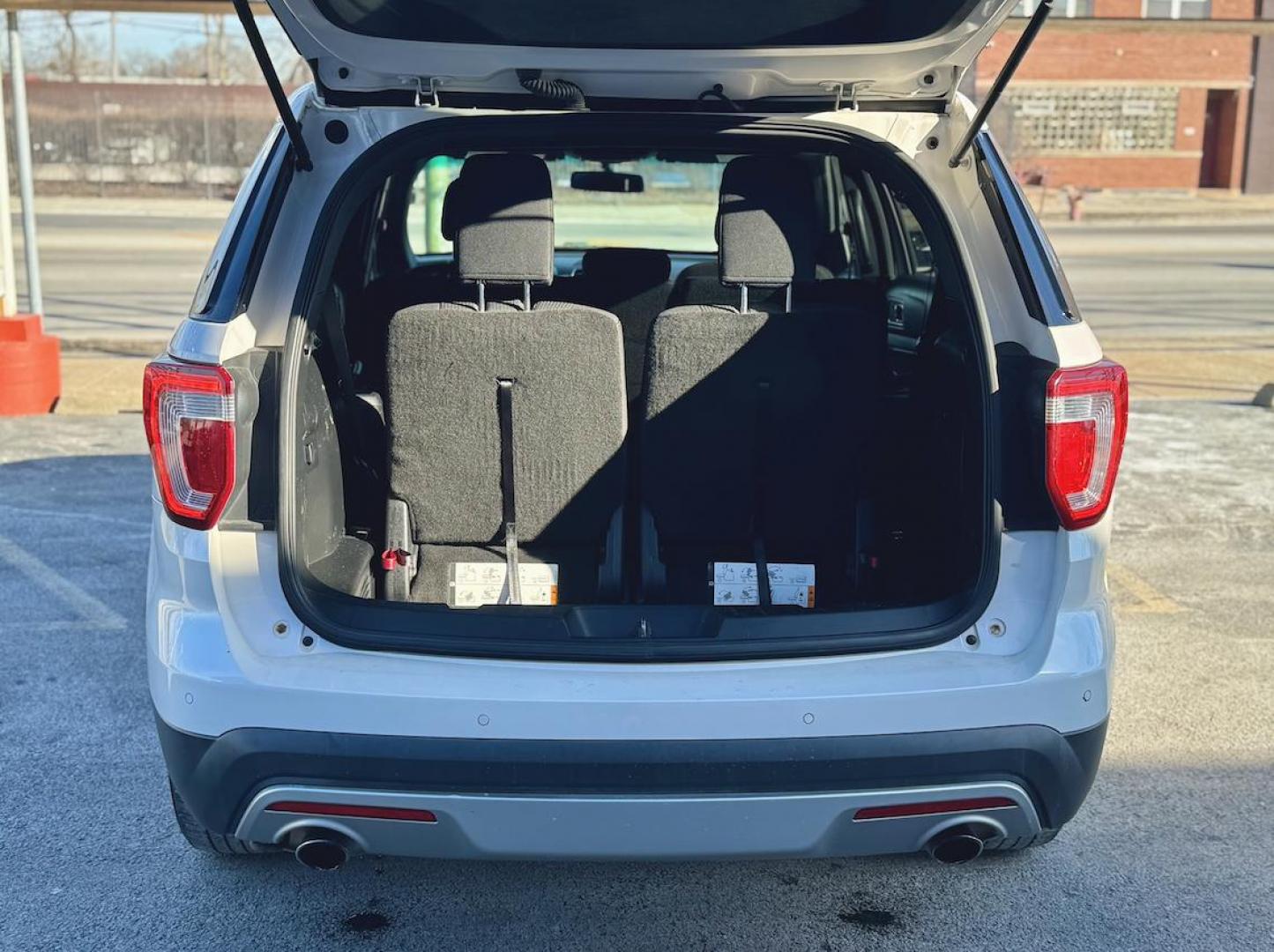 2016 WHITE Ford Explorer XLT 4WD (1FM5K8DH8GG) with an 2.3L L4 DOHC 16V engine, 6-Speed Automatic transmission, located at 7600 S Western Ave., Chicago, IL, 60620, (773) 918-3980, 0.000000, 0.000000 - Photo#4