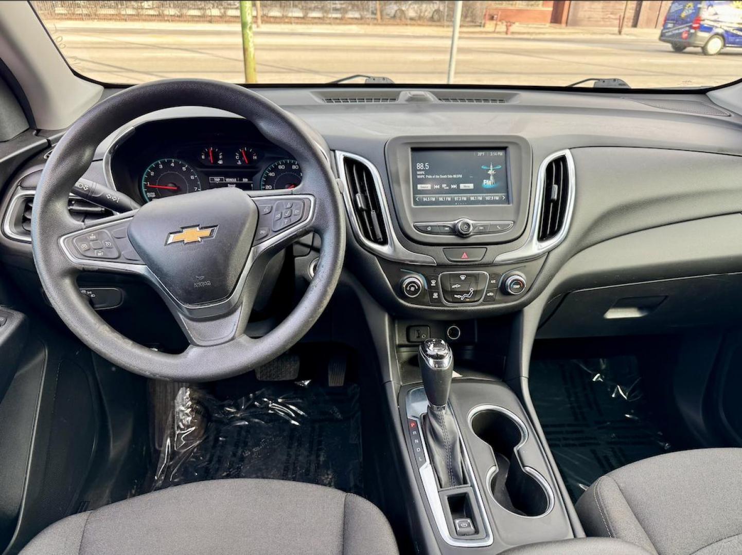 2018 BROWN Chevrolet Equinox LT 2WD (2GNAXJEV1J6) with an 1.5L L4 DIR DOHC 16V TURBO engine, 6A transmission, located at 7600 S Western Ave., Chicago, IL, 60620, (773) 918-3980, 0.000000, 0.000000 - Photo#6