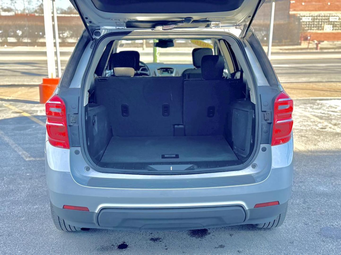 2016 SILVER Chevrolet Equinox LS 2WD (2GNALBEK6G1) with an 2.4L L4 DOHC 16V FFV engine, 6A transmission, located at 7600 S Western Ave., Chicago, IL, 60620, (773) 918-3980, 0.000000, 0.000000 - Photo#4