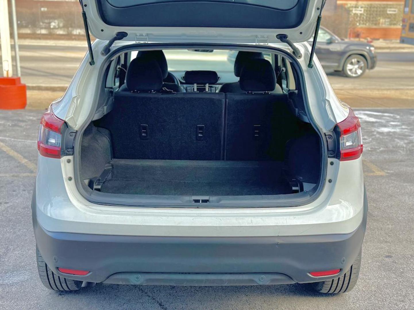 2021 WHITE Nissan Rogue Sport S AWD (JN1BJ1AW3MW) with an 2.0L L4 DOHC 16V engine, CVT transmission, located at 7600 S Western Ave., Chicago, IL, 60620, (773) 918-3980, 0.000000, 0.000000 - Photo#4