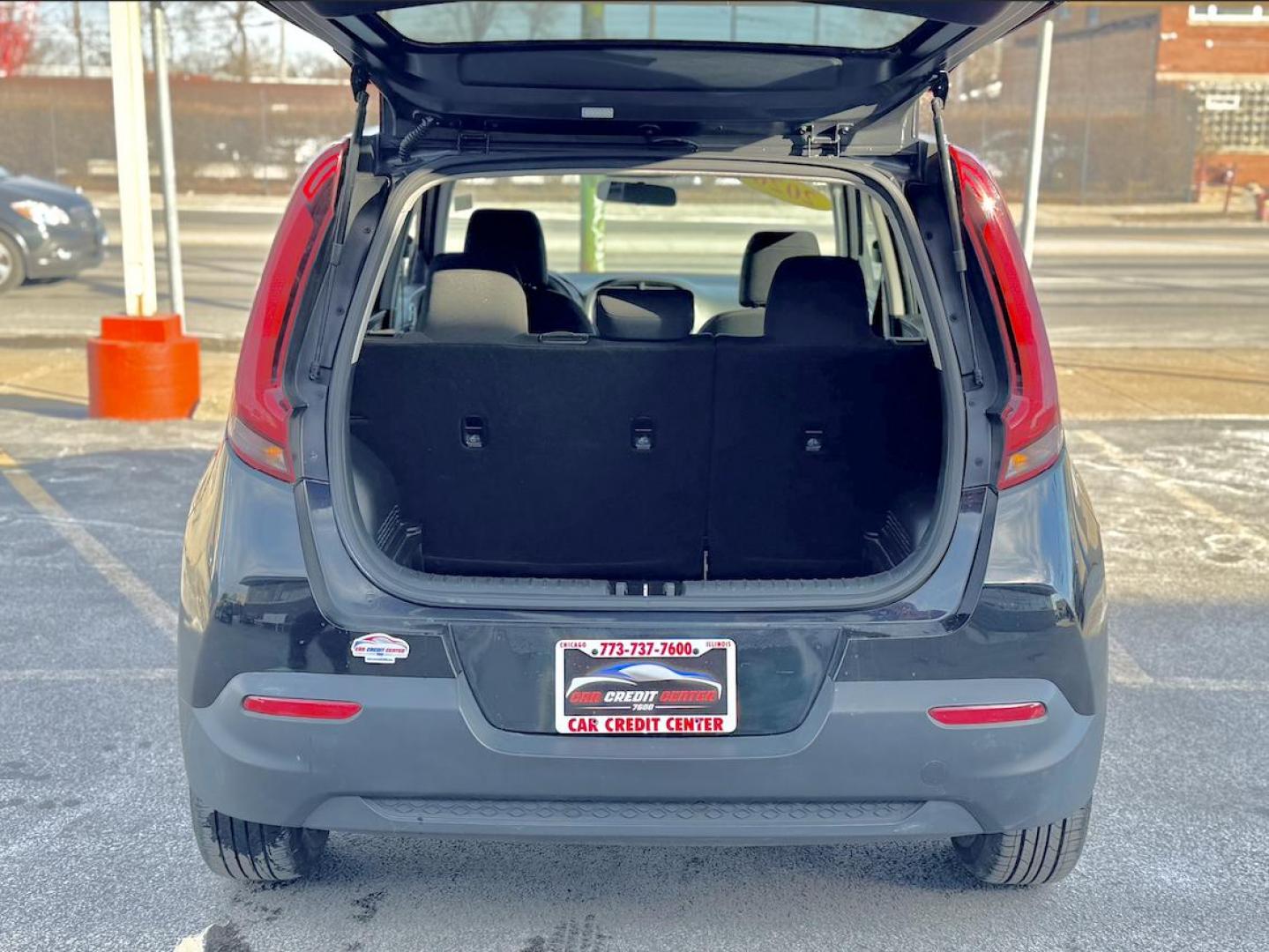 2020 BLACK Kia Soul S (KNDJ23AU9L7) with an 2.0L L4 DOHC 16V engine, CVT transmission, located at 7600 S Western Ave., Chicago, IL, 60620, (773) 918-3980, 0.000000, 0.000000 - Photo#4