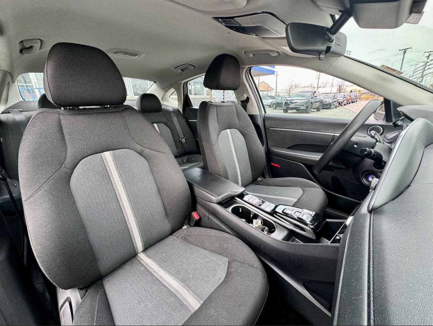 2021 SILVER Hyundai Sonata SE (5NPEG4JA6MH) with an 2.5L L4 DOHC 16V engine, 8A transmission, located at 7600 S Western Ave., Chicago, IL, 60620, (773) 918-3980, 0.000000, 0.000000 - Photo#9