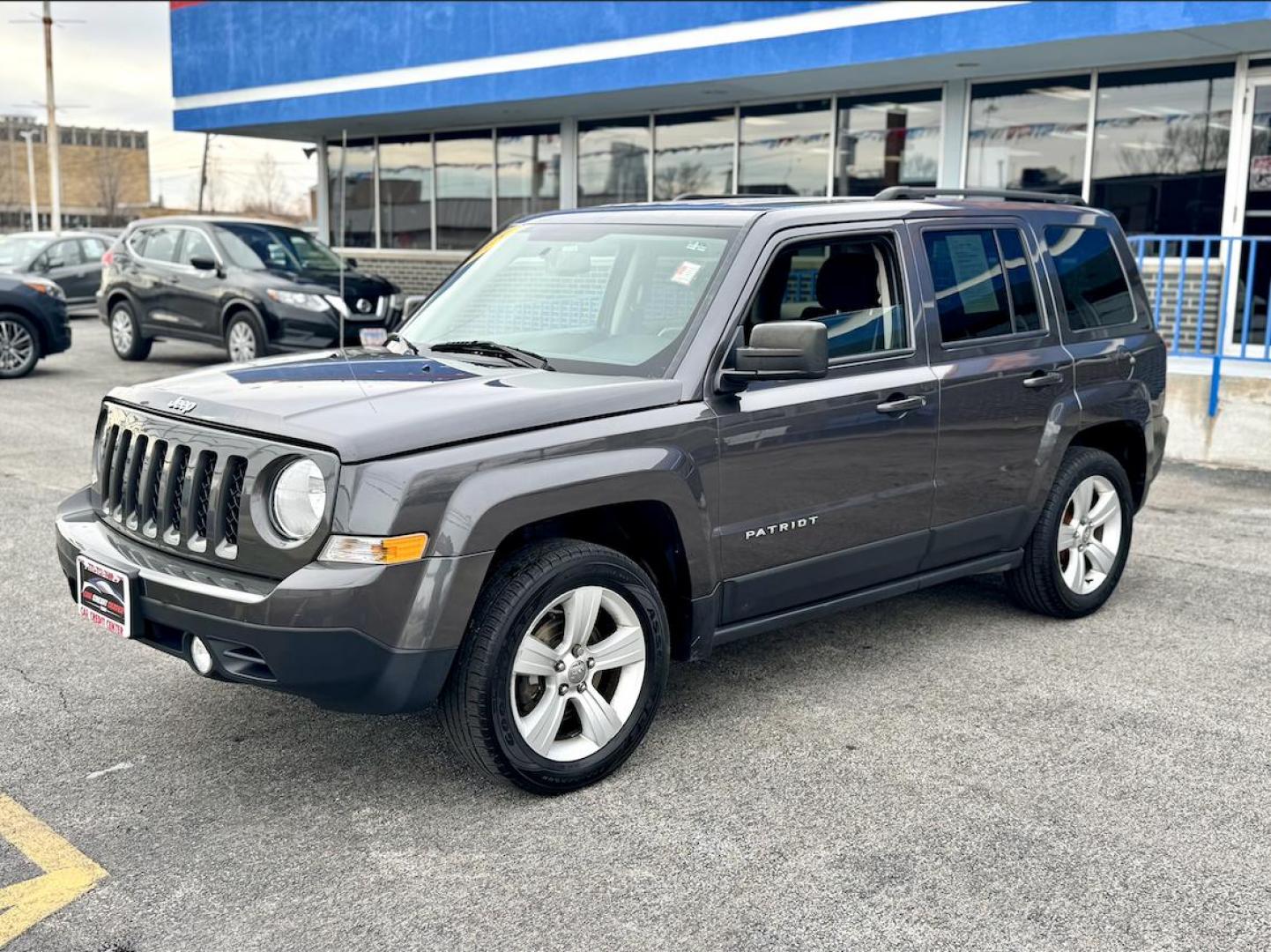 2015 GRAY Jeep Patriot Latitude 2WD (1C4NJPFB1FD) with an 2.4L L4 DOHC 16V engine, located at 7600 S Western Ave., Chicago, IL, 60620, (773) 918-3980, 0.000000, 0.000000 - Photo#2