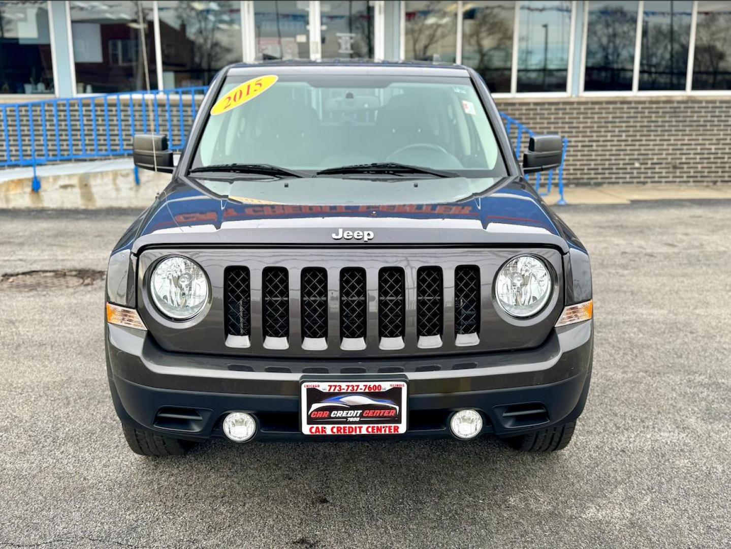 2015 GRAY Jeep Patriot Latitude 2WD (1C4NJPFB1FD) with an 2.4L L4 DOHC 16V engine, located at 7600 S Western Ave., Chicago, IL, 60620, (773) 918-3980, 0.000000, 0.000000 - Photo#1