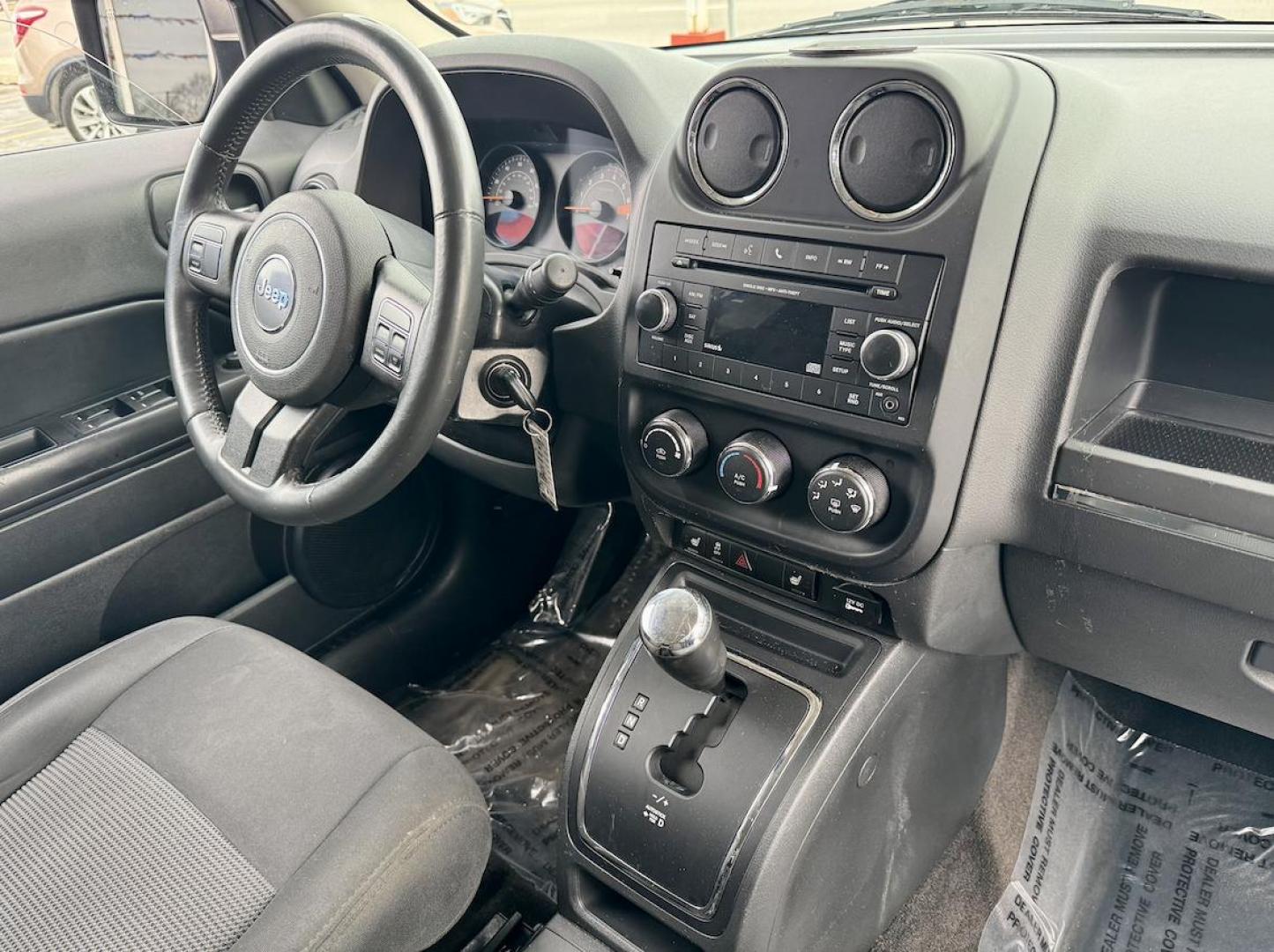 2015 GRAY Jeep Patriot Latitude 2WD (1C4NJPFB1FD) with an 2.4L L4 DOHC 16V engine, located at 7600 S Western Ave., Chicago, IL, 60620, (773) 918-3980, 0.000000, 0.000000 - Photo#8