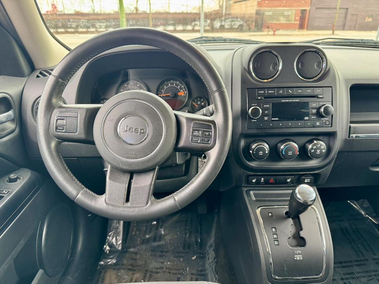 2015 GRAY Jeep Patriot Latitude 2WD (1C4NJPFB1FD) with an 2.4L L4 DOHC 16V engine, located at 7600 S Western Ave., Chicago, IL, 60620, (773) 918-3980, 0.000000, 0.000000 - Photo#6