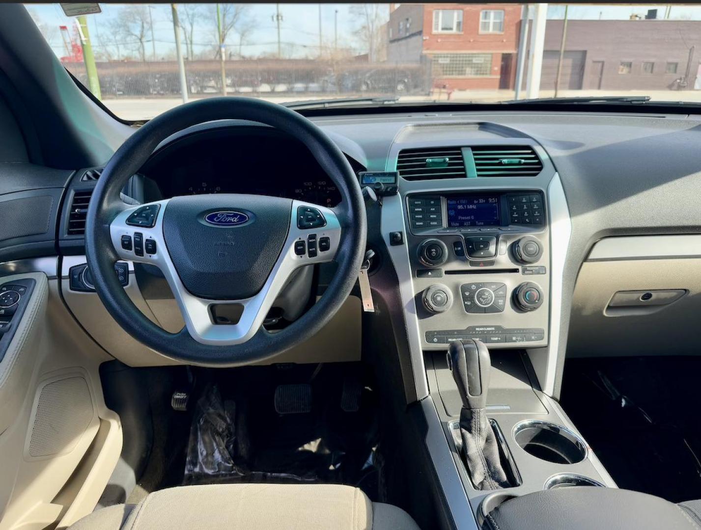 2013 SILVER Ford Explorer Base FWD (1FM5K7B83DG) with an 3.5L V6 DOHC 24V engine, 6-Speed Automatic transmission, located at 7600 S Western Ave., Chicago, IL, 60620, (773) 918-3980, 0.000000, 0.000000 - Photo#6