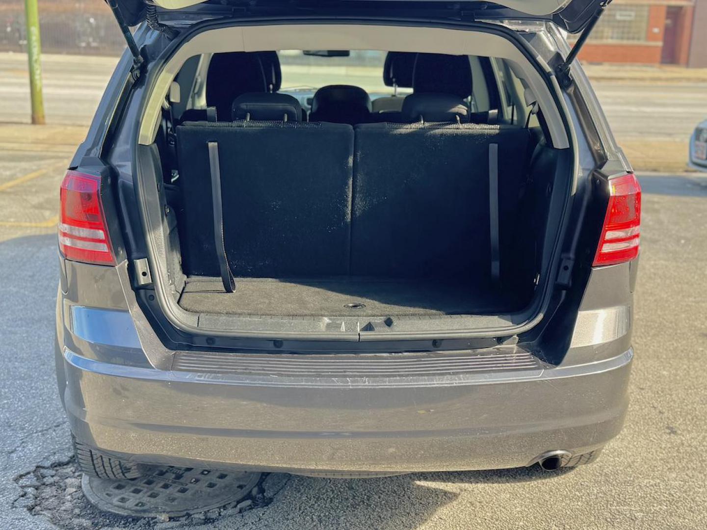 2019 GRAY Dodge Journey SE (3C4PDCAB6KT) with an 2.4L L4 DOHC 16V engine, 4A transmission, located at 7600 S Western Ave., Chicago, IL, 60620, (773) 918-3980, 0.000000, 0.000000 - Photo#4