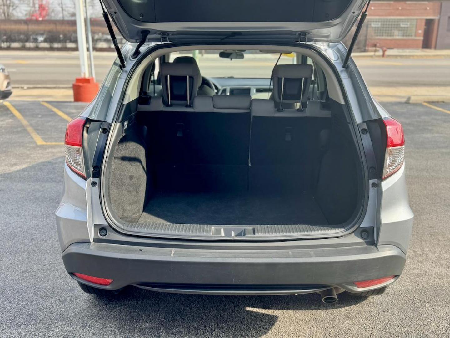 2021 GRAY Honda HR-V EX (3CZRU5H50MM) with an 1.8L L4 DOHC 16V engine, CVT transmission, located at 7600 S Western Ave., Chicago, IL, 60620, (773) 918-3980, 0.000000, 0.000000 - Photo#4