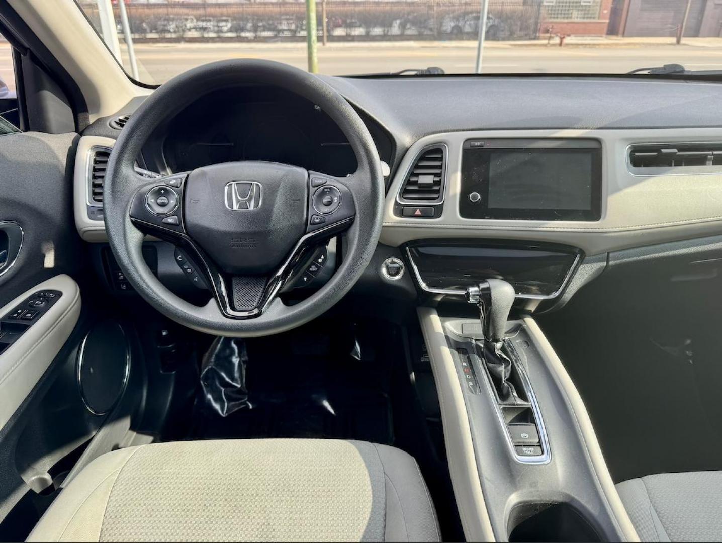 2021 GRAY Honda HR-V EX (3CZRU5H50MM) with an 1.8L L4 DOHC 16V engine, CVT transmission, located at 7600 S Western Ave., Chicago, IL, 60620, (773) 918-3980, 0.000000, 0.000000 - Photo#6