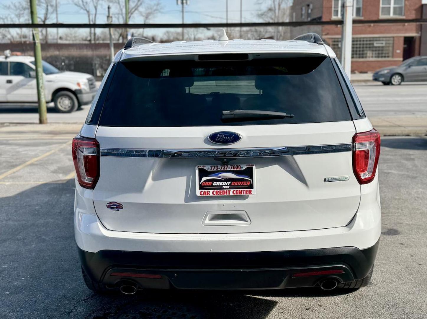 2017 WHITE Ford Explorer Base FWD (1FM5K7BH8HG) with an 2.3L L4 DOHC 16V engine, 6A transmission, located at 7600 S Western Ave., Chicago, IL, 60620, (773) 918-3980, 0.000000, 0.000000 - Photo#3