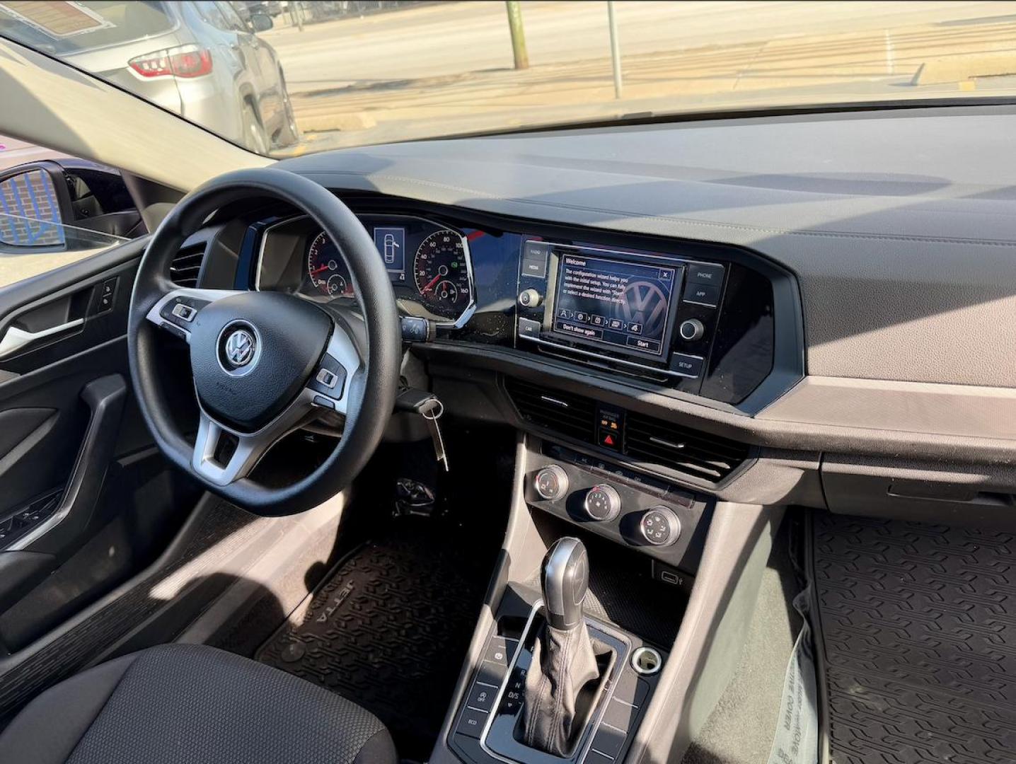 2019 GRAY Volkswagen Jetta 1.4T SE 8A (3VWC57BU5KM) with an 1.4L L4 DOHC 20V engine, 8A transmission, located at 7600 S Western Ave., Chicago, IL, 60620, (773) 918-3980, 0.000000, 0.000000 - Photo#8