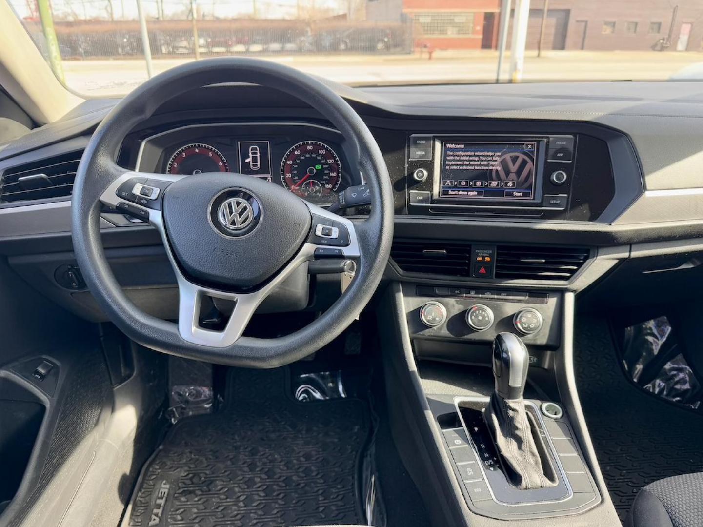 2019 GRAY Volkswagen Jetta 1.4T SE 8A (3VWC57BU5KM) with an 1.4L L4 DOHC 20V engine, 8A transmission, located at 7600 S Western Ave., Chicago, IL, 60620, (773) 918-3980, 0.000000, 0.000000 - Photo#6