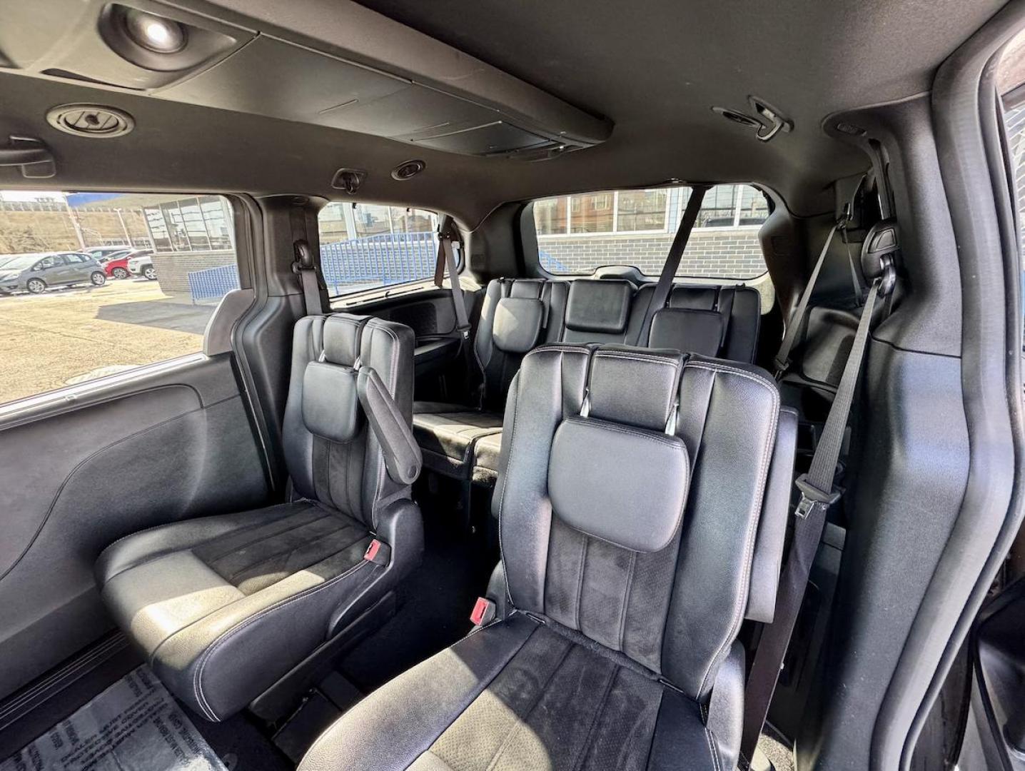 2015 GRAY Dodge Grand Caravan SXT (2C4RDGCG2FR) with an 3.6L V6 DOHC 24V engine, 6-Speed Automatic transmission, located at 7600 S Western Ave., Chicago, IL, 60620, (773) 918-3980, 0.000000, 0.000000 - Photo#12