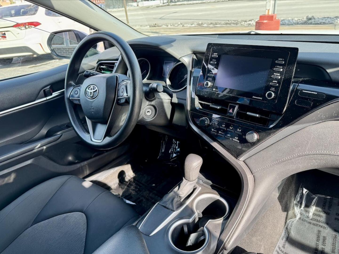 2021 WHITE Toyota Camry LE (4T1C11AK2MU) with an 2.5L L4 DOHC 16V engine, 8A transmission, located at 7600 S Western Ave., Chicago, IL, 60620, (773) 918-3980, 0.000000, 0.000000 - Photo#9