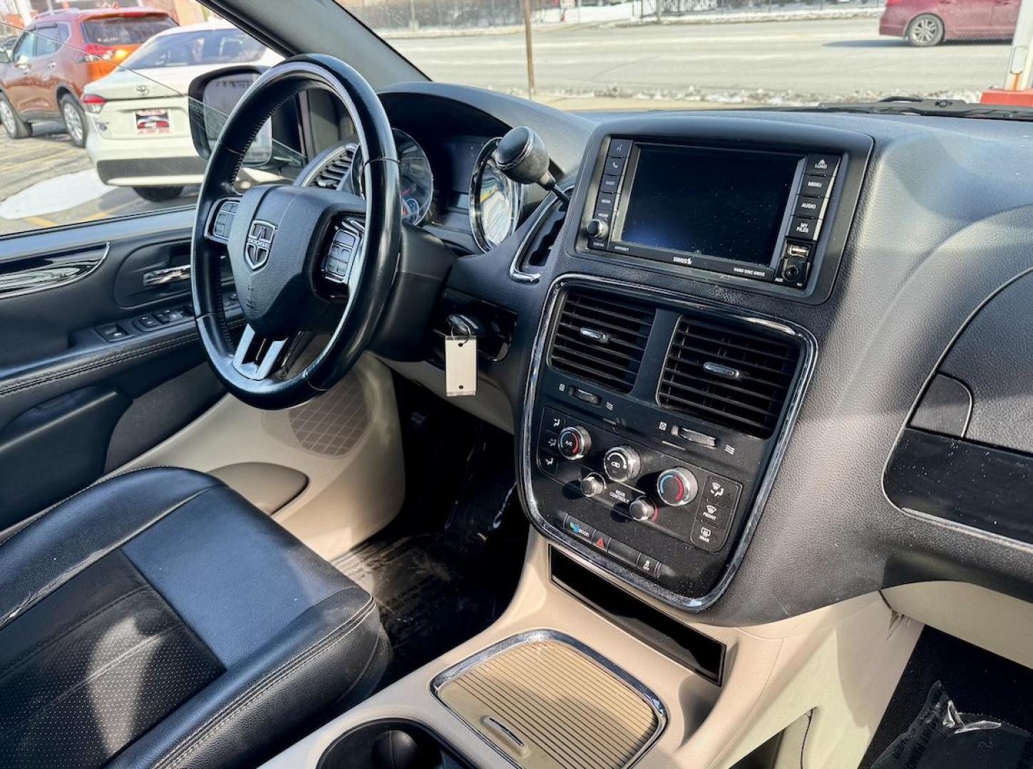 2017 RED Dodge Grand Caravan SXT (2C4RDGCG9HR) with an 3.6L V6 DOHC 24V engine, 6A transmission, located at 7600 S Western Ave., Chicago, IL, 60620, (773) 918-3980, 0.000000, 0.000000 - Photo#8