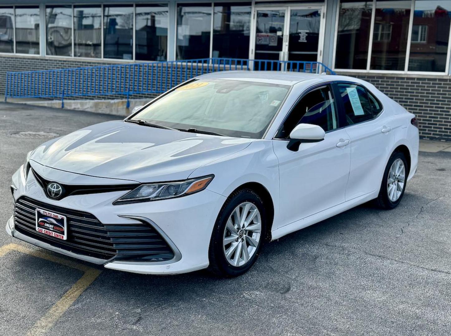 2021 WHITE Toyota Camry LE (4T1C11AK5MU) with an 2.5L L4 DOHC 16V engine, 8A transmission, located at 7600 S Western Ave., Chicago, IL, 60620, (773) 918-3980, 0.000000, 0.000000 - Photo#2