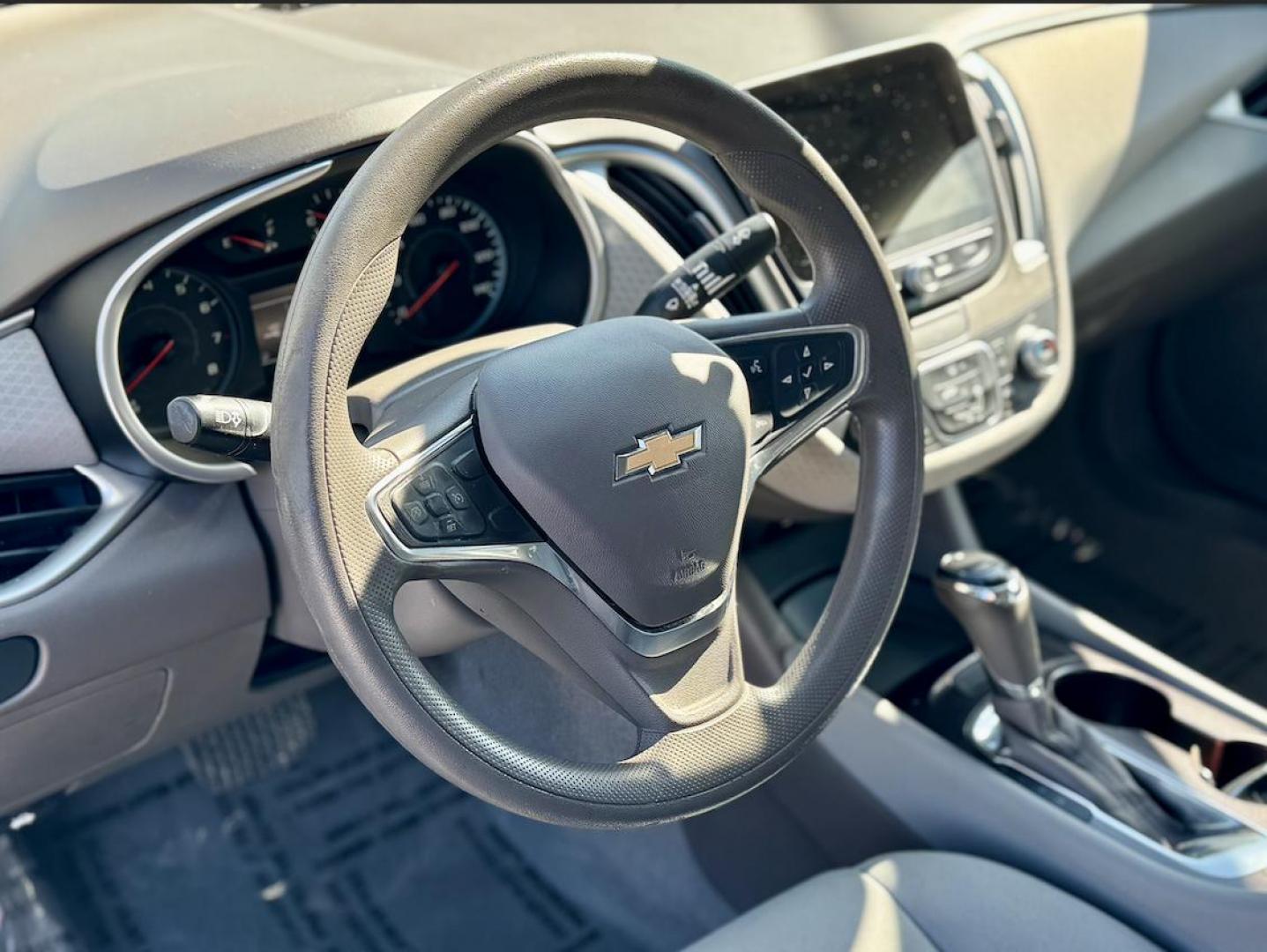 2019 GRAY Chevrolet Malibu 1FL (1G1ZC5ST7KF) with an 1.5L L4 DOHC 16V engine, 6A transmission, located at 7600 S Western Ave., Chicago, IL, 60620, (773) 918-3980, 0.000000, 0.000000 - Photo#5